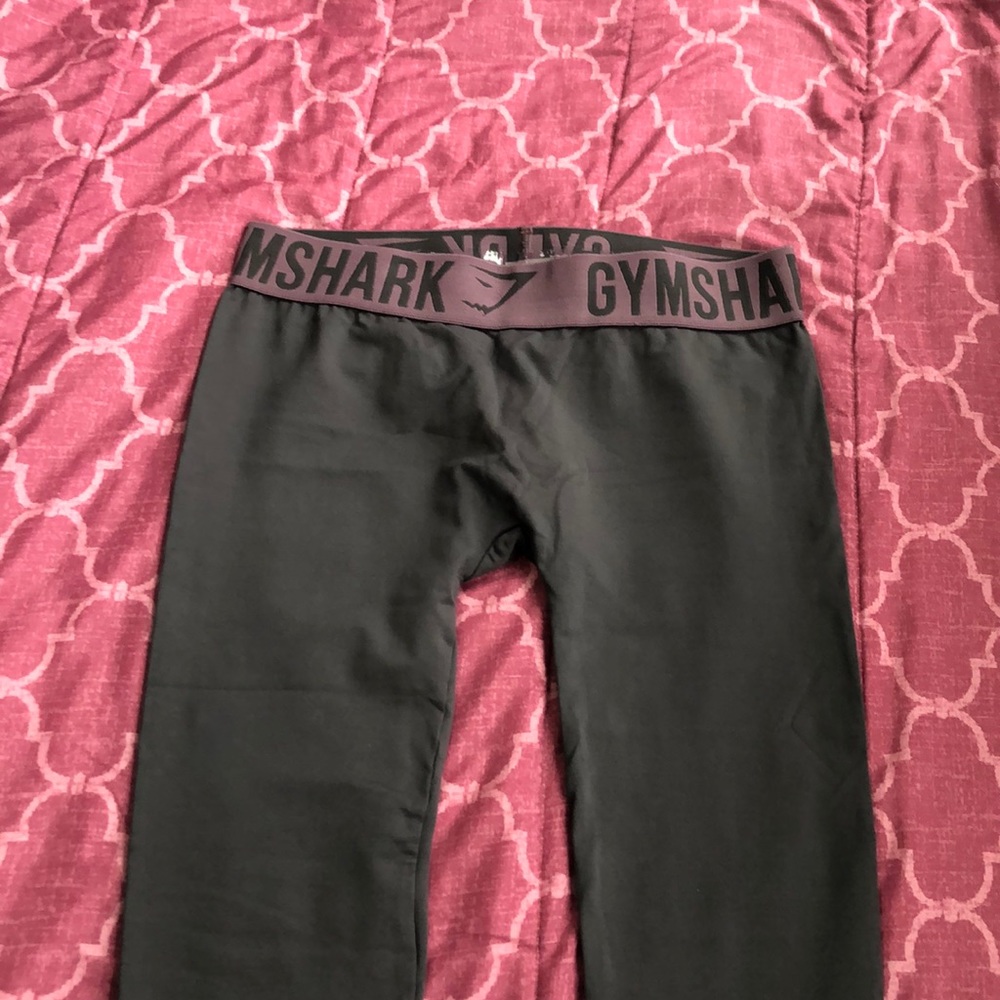 Gym shark leggings
